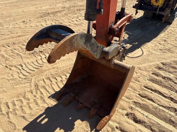 2020-kubota-kx033-4-image-23