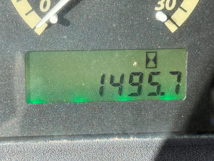 2015-john-deere-5065e-image-39