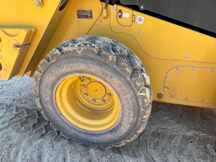 2022-caterpillar-246d3-image-12