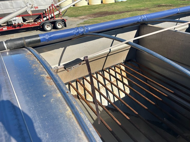 2011-mack-tender-truck-w/adams-rear-discharge-bed-auger-image-49