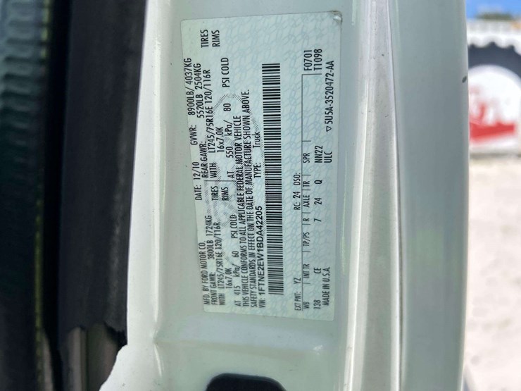 2011-ford-cargo-image-5