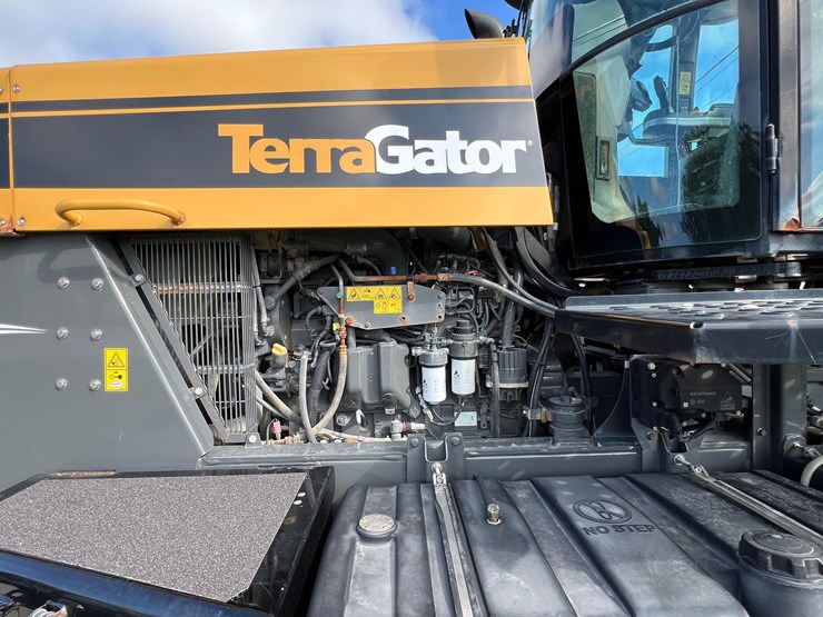2019-terragator-7300-spinner-truck-image-11