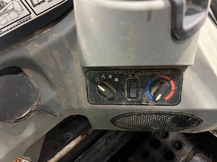 2016-bobcat-t595-image-25