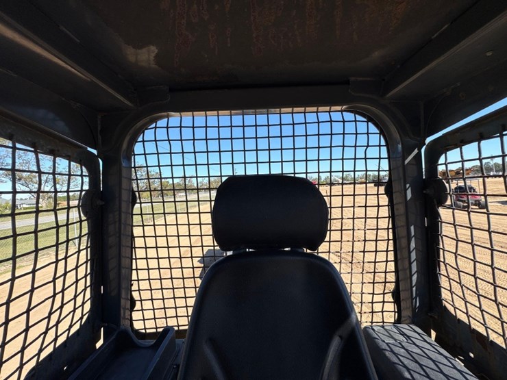 2006-deere-650j-xlt-image-33