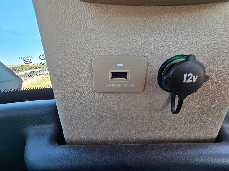 2025-mahindra-6075-image-53