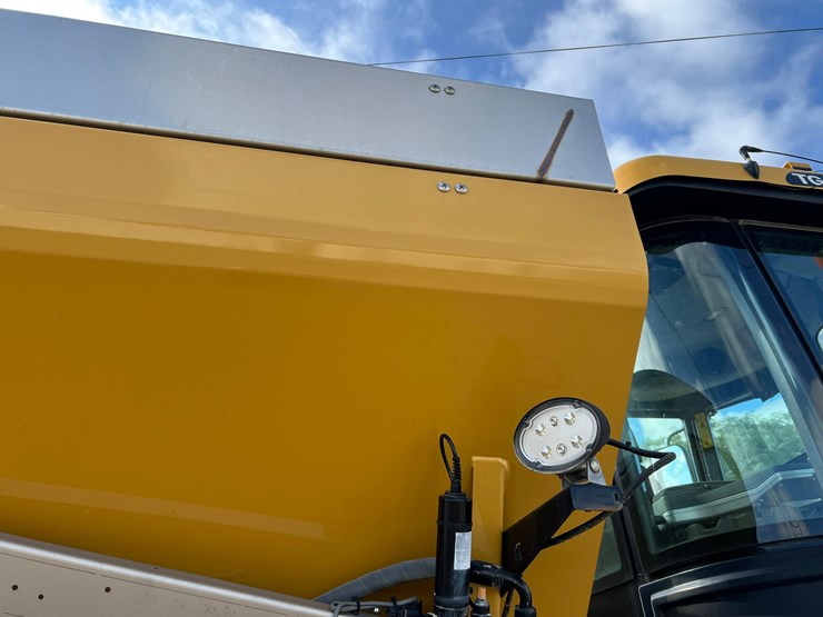 2019-terragator-7300-spinner-truck-image-39