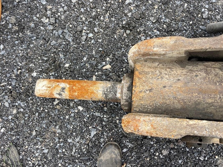 caterpillar-h90c-hyd-hammer-image-7