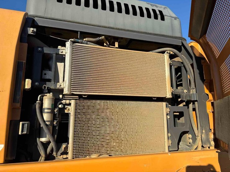 2015-case-cx300c-image-19