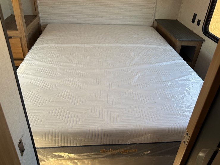 #6895-•-2024-forrest-river-timberwolf-mini-loft-camper-image-42