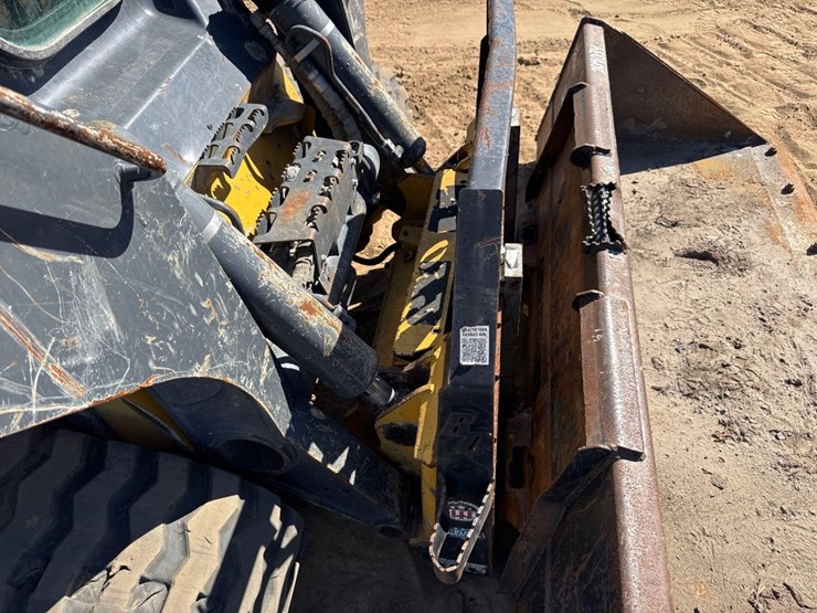 2020-deere-333g-image-20