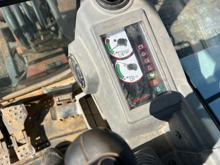 2013-takeuchi-tb235-image-28