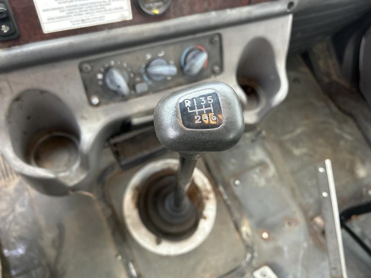 #5016-•-2008-freightliner-business-class-m2-cab-chassis-image-43