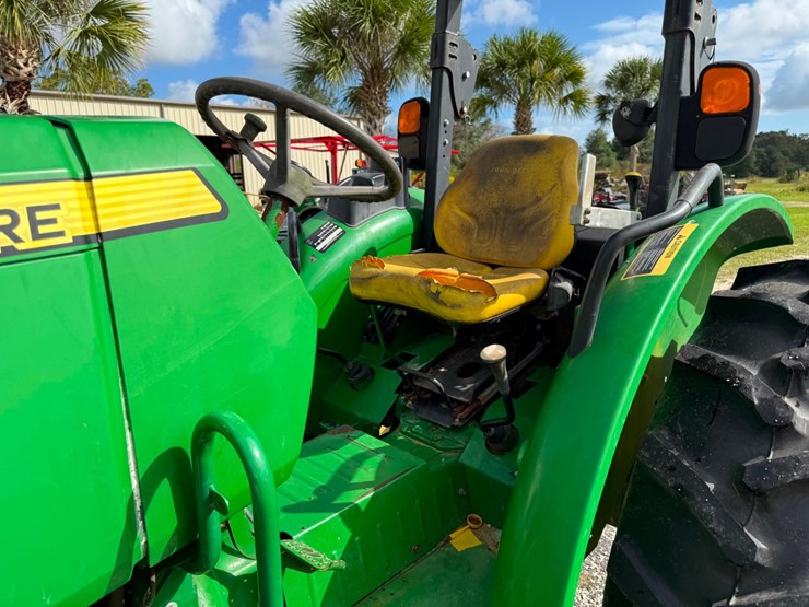 2015-john-deere-5065e-image-29