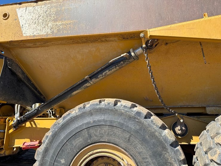 2019-caterpillar-740-gc-image-17