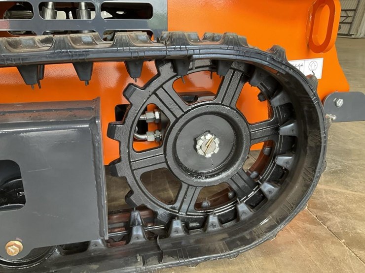 #1002-•-new-land-hero-ldh-t460-mini-track-skid-steer-loader-image-16