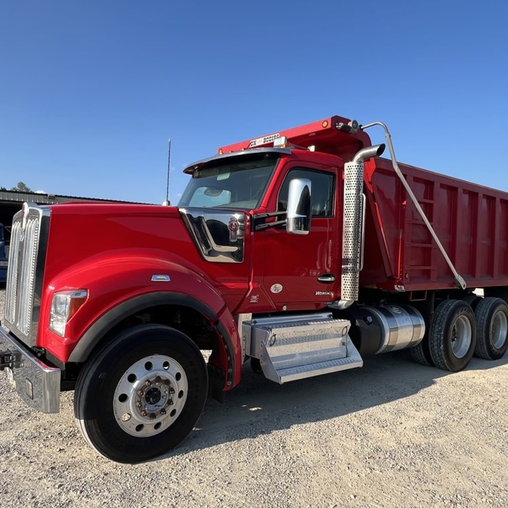 2022 KENWORTH W990