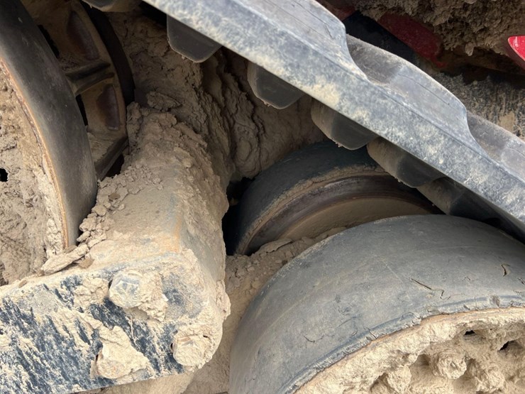 2019-case-ih-580s-quad-trac-tractor-image-11