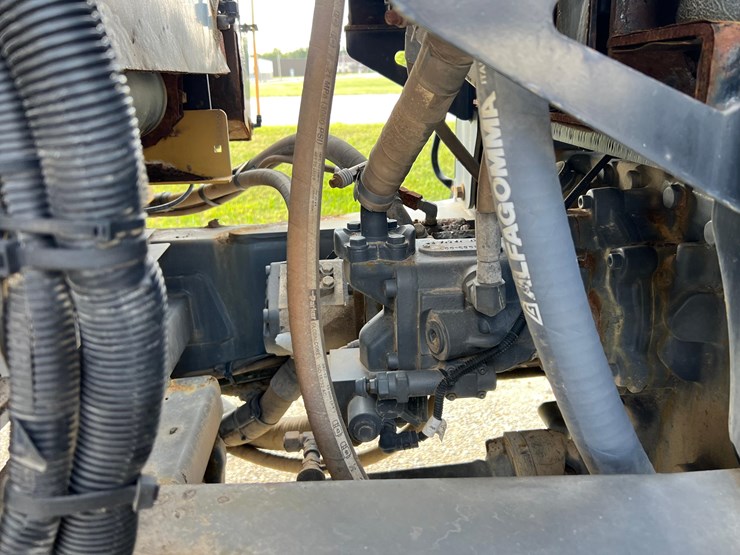 2019-terragator-7300-spinner-truck-image-31