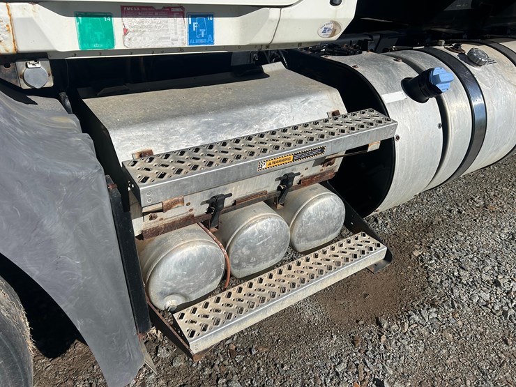 2011-mack-tender-truck-w/adams-rear-discharge-bed-auger-image-7