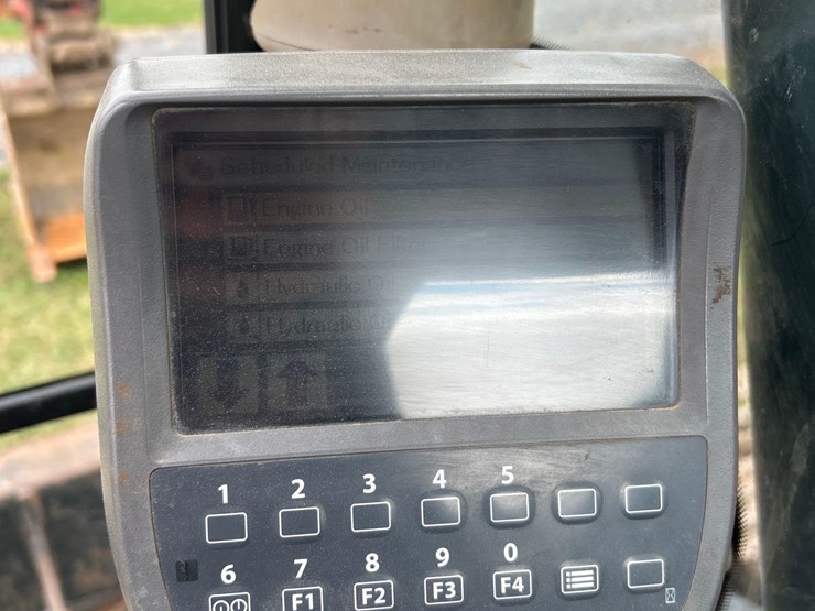 2011-deere-120d-image-27