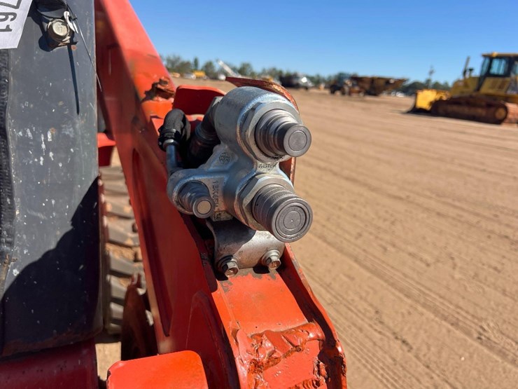 2021-kubota-ssv75-image-12