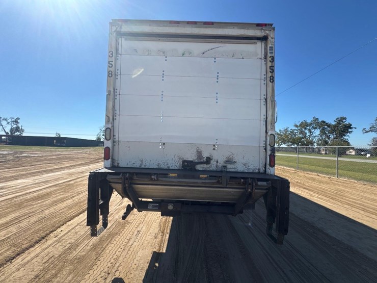 2015-ford-f650-xlt-image-3