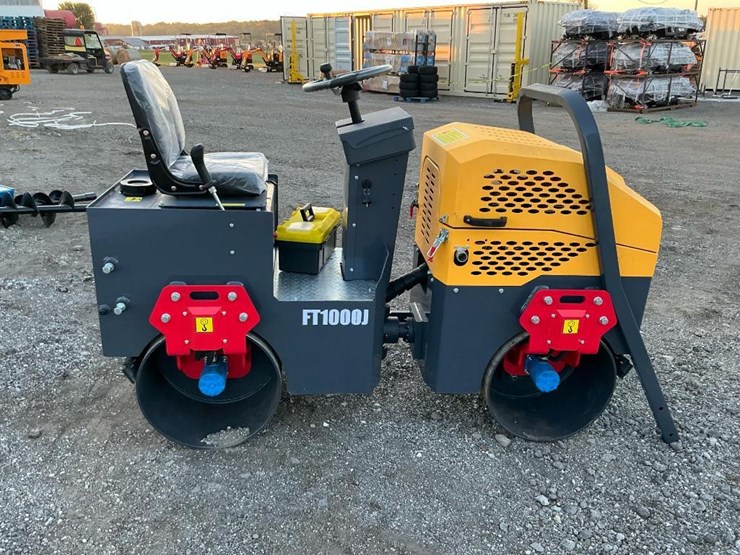 #1250-•-unused-future-ft1000-ride-on-roller-image-6