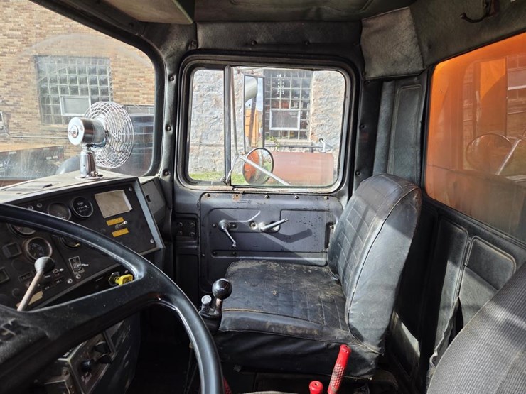 1989-mack-rd690s-image-65