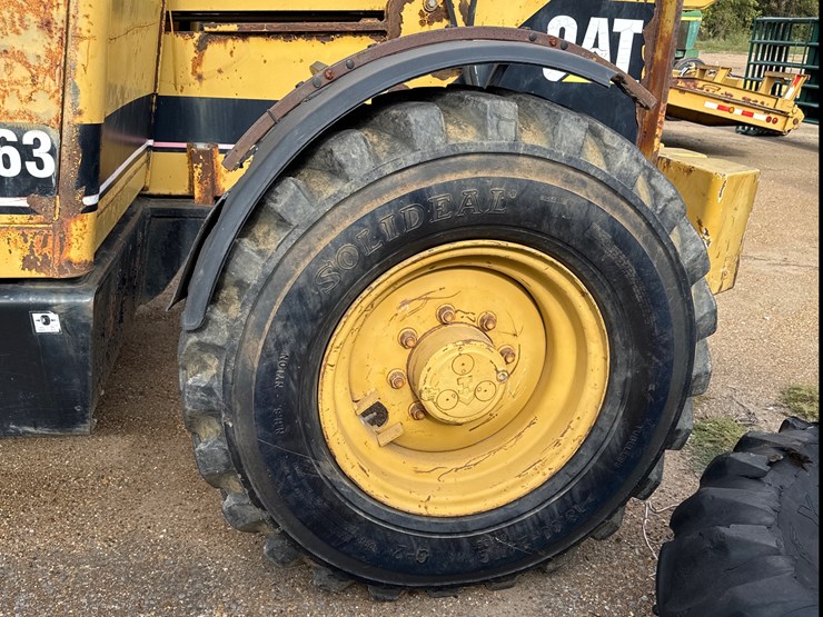 caterpillar-th63-image-11