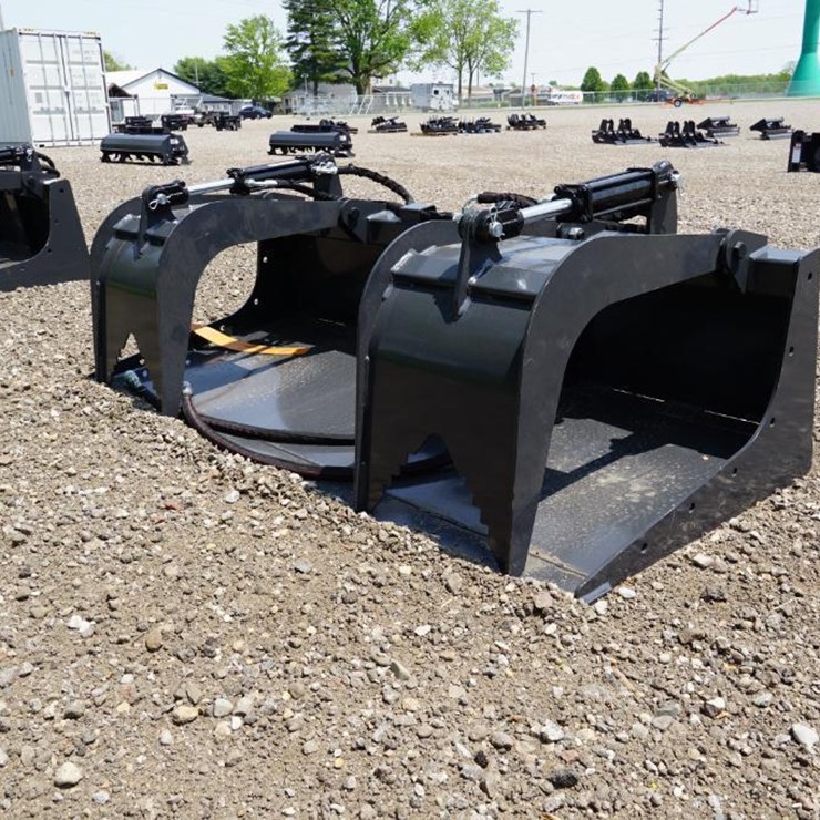 #1371 • New! Wolverine Skid Steer Grapple Bucket Attachment