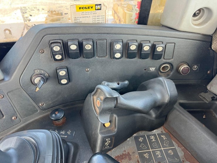 2006-caterpillar-d8t-image-34