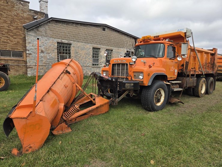 1989-mack-rd690s-image-1