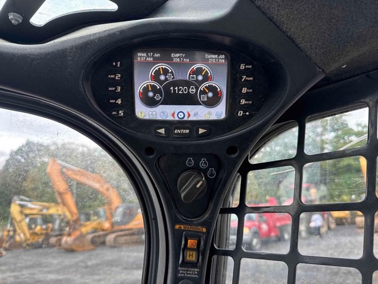 2021-bobcat-s740-image-23