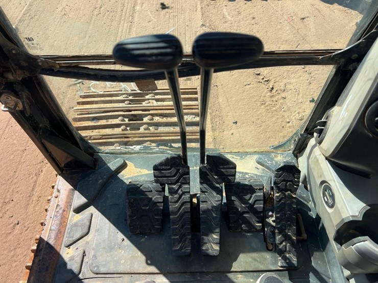 2016-caterpillar-336fl-image-37