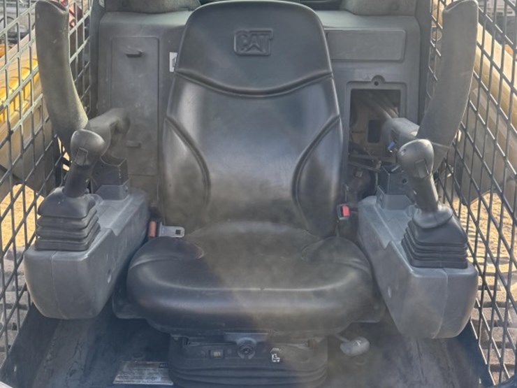 2022-caterpillar-242d3-image-7