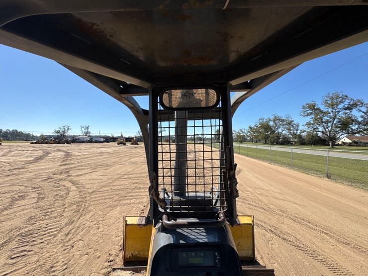 2006-deere-650j-xlt-image-32