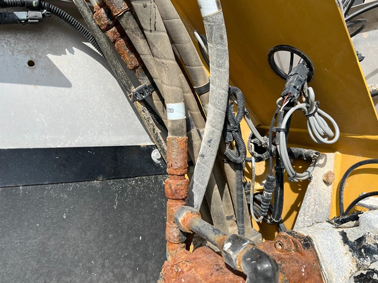 2019-terragator-7300-spinner-truck-image-54