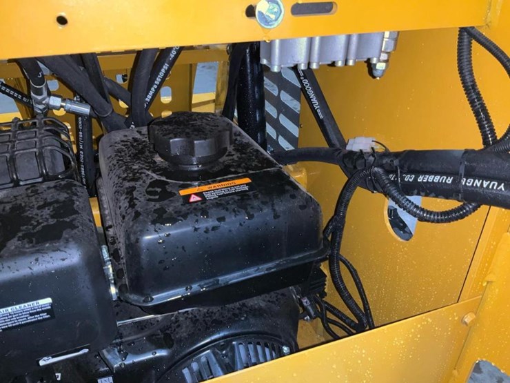 #1015-•-unused-gg385-mini-skid-steer-image-20