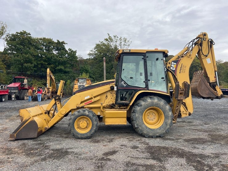 2001-caterpillar-420d-image-1