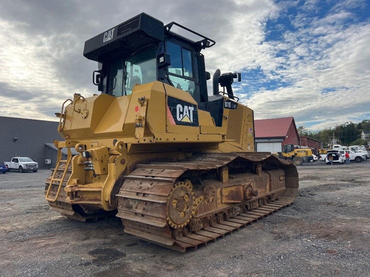 2015-caterpillar-d7e-lgp-image-4
