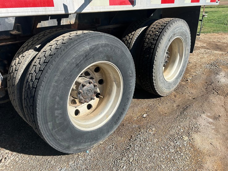2011-mack-tender-truck-w/adams-rear-discharge-bed-auger-image-9