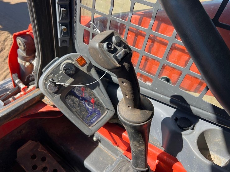 2021-kubota-ssv75-image-20