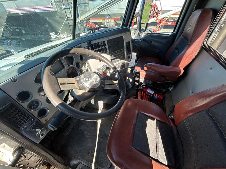 2011-mack-tender-truck-w/adams-rear-discharge-bed-auger-image-55