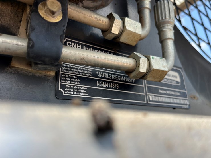 2016-new-holland-l218-image-16