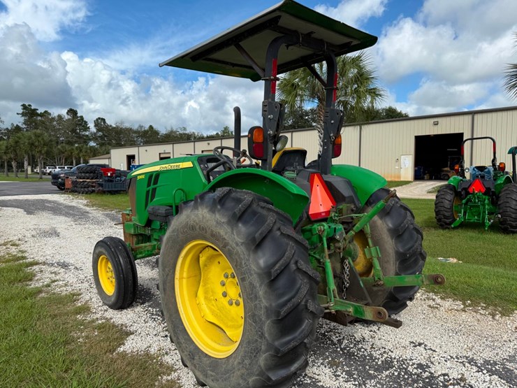 2015-john-deere-5065e-image-8