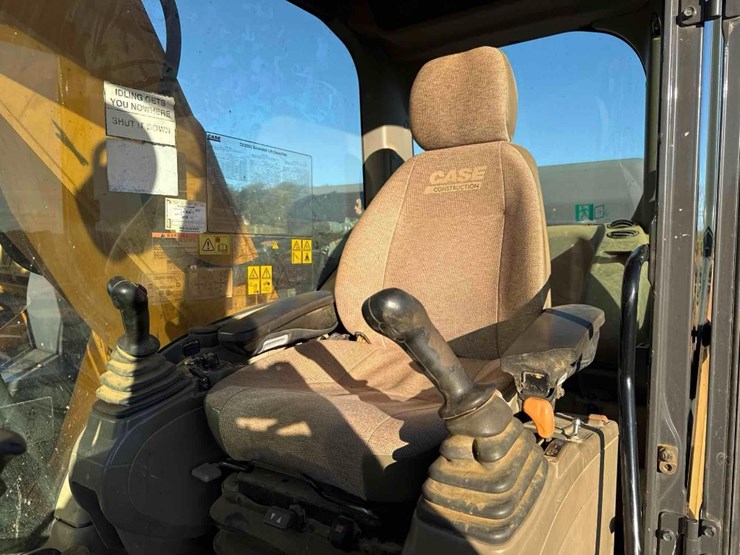 2015-case-cx300c-image-28