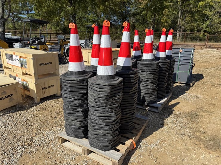 #4736-•-(25)-traffic-cones-image-2