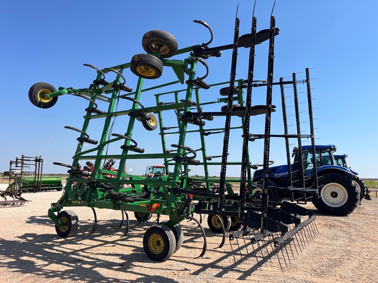 2011-john-deere-2410-image-16