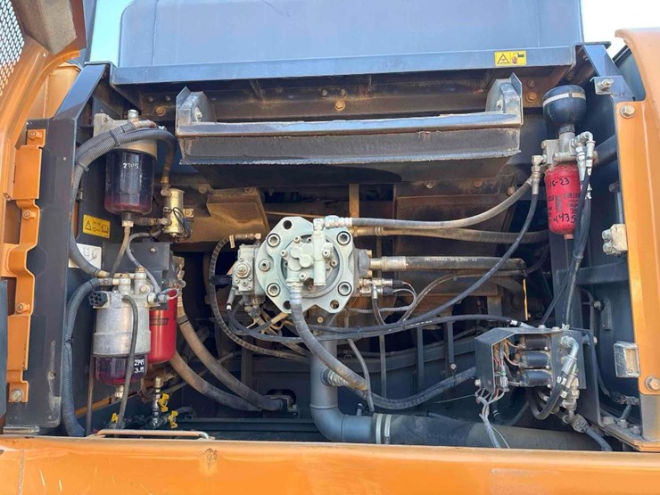 2015-case-cx300c-image-18