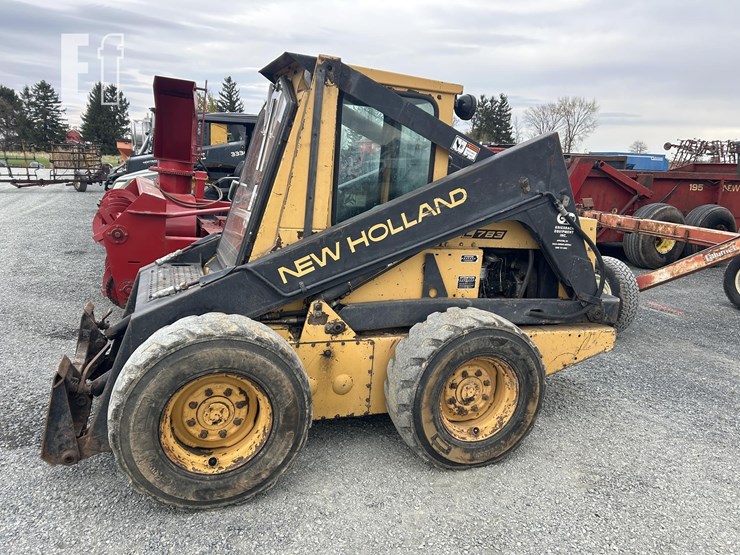 new-holland-l783-image-1